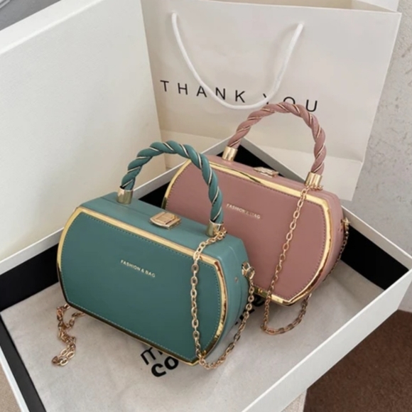 Purse - Picture 2 of 7